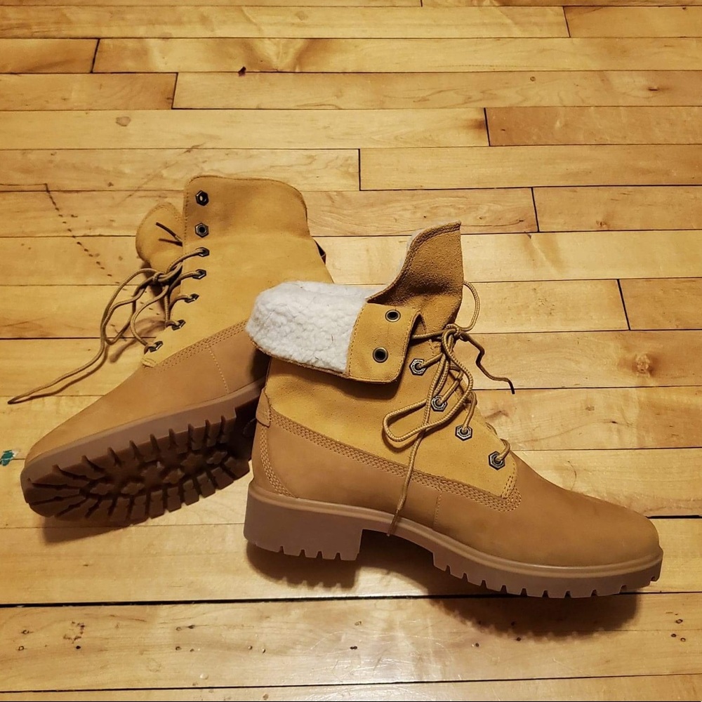 Boots - Picture 4 of 8